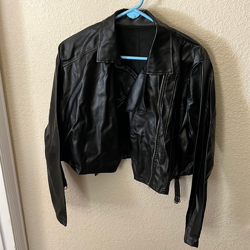 Cropped faux leather jacket